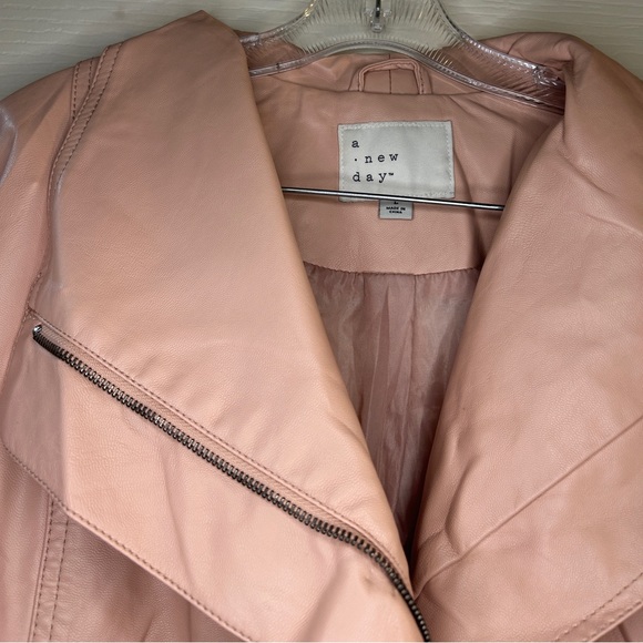 Blush pink faux leather jacket - Picture 2 of 5